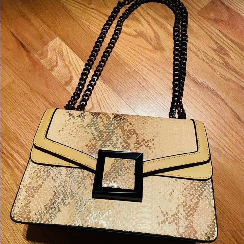Classy Lady Crossbody